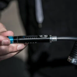 Crankbrothers Pompe Manuelle Klic HV Avec Manomètre -Vélo Accessoires Magasin CrankBrothers Klic HV Gauge 16115CB 02