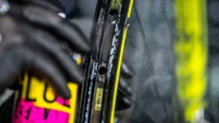 Muc-Off Dégraissant Glue & Sealant 200ml 9 Muc-Off Dégraissant Glue & Sealant 200ml -Vélo Accessoires Magasin Muc Off Glue Sealant Remover 5