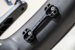 B-RAD Bottle Shift Adapter -Vélo Accessoires Magasin Wolf Tooth B RAD Bottle Shift Adapter 3